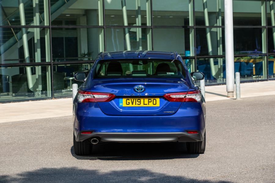  Toyota Camry Hybrid 2019 года  (UK) (фото 24 из 40)